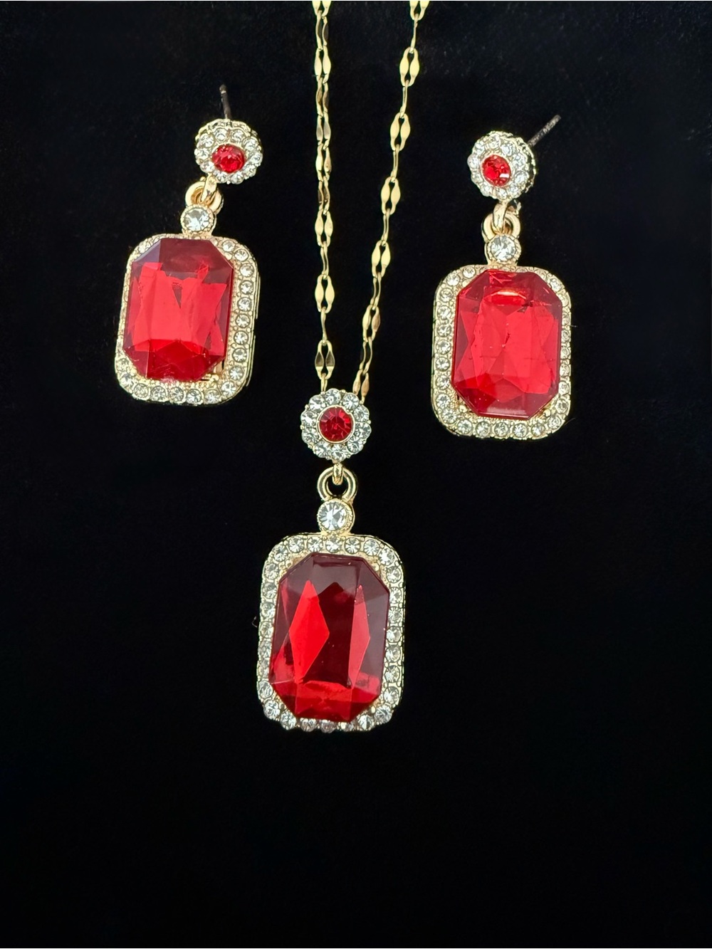 Red titanium steel necklace and earrings set